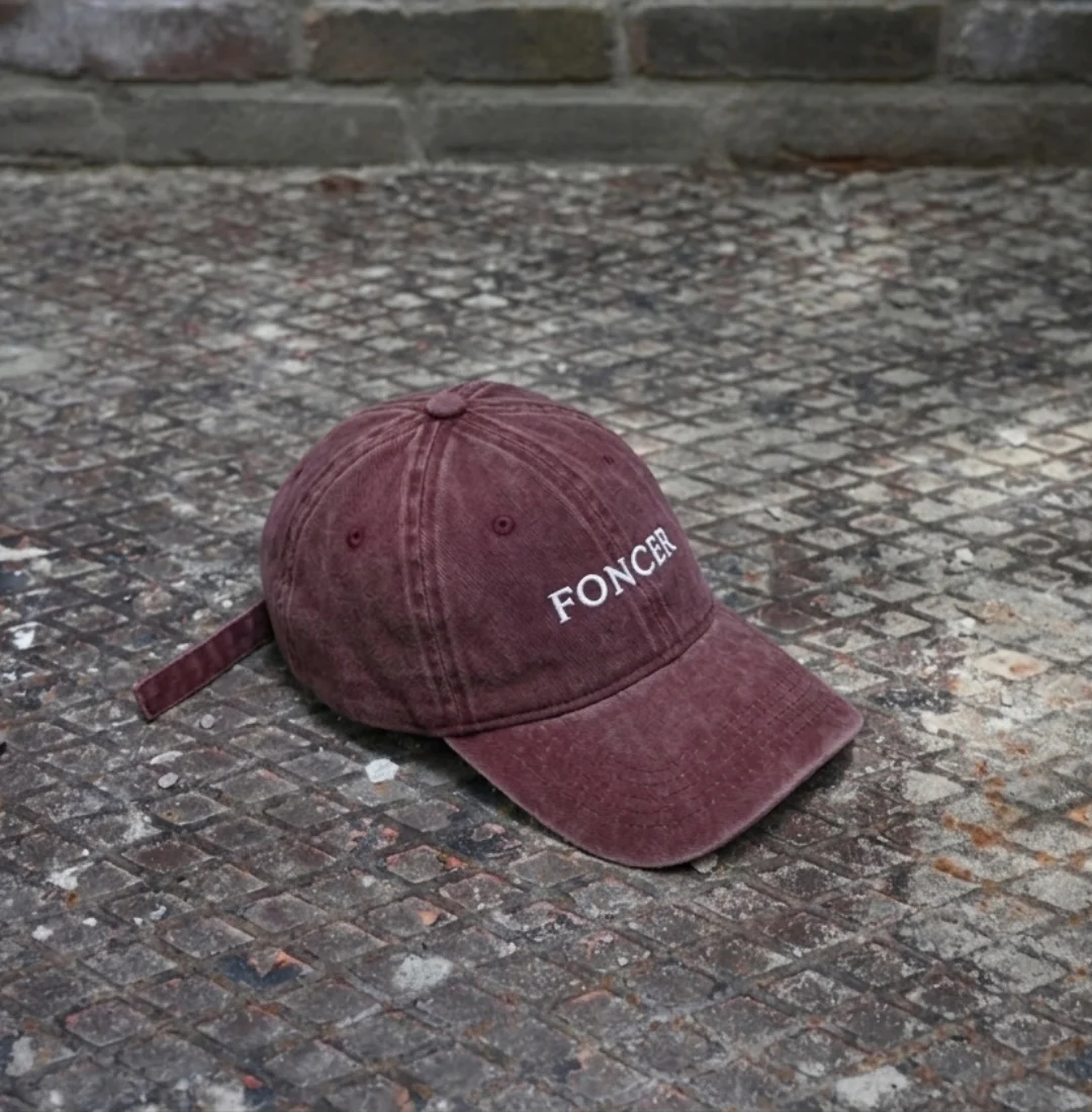 L'INITIAL cap